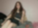 Une gothique qui joue avec son minou