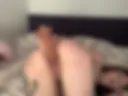 je me baise la chatte avec le dildo