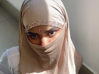 Arabic playing with her sexy tits