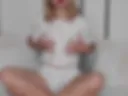 She cums on her fingers after pink pussy play