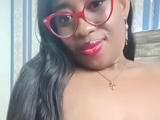 see my big ass and my wet pussy in close cam