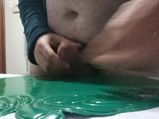 Me masturbo con mi polla muy dura y grande