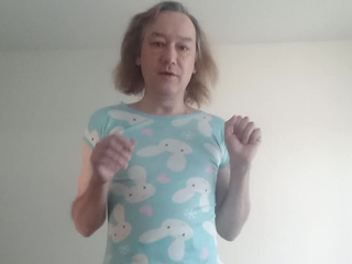 Frilly panties, nightie with teddy bears