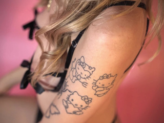 Touch me kiss me make me wet