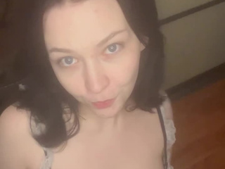 это зеркало с тобой заигрывает