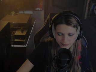 How Wonderful Life is an original song with a voice that embraces.
A touch of strength, tenderness and rhythm, told through music and soul.
For those who feel every note, not just hear it.