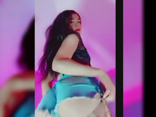 I dance I move my pompoms