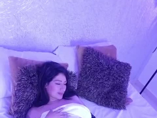 waking up so horny and i begin to masturbate myself