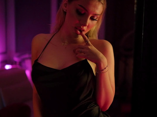Black outfit and sensual moves👀🖤