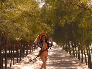 beach girl sophia
