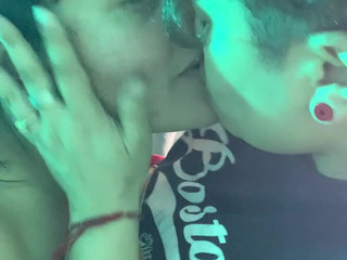 LARGE KISS